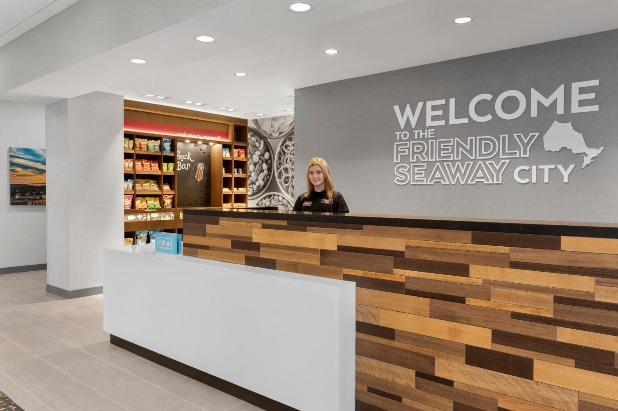 Hampton Inn By Hilton Cornwall Eksteriør bilde